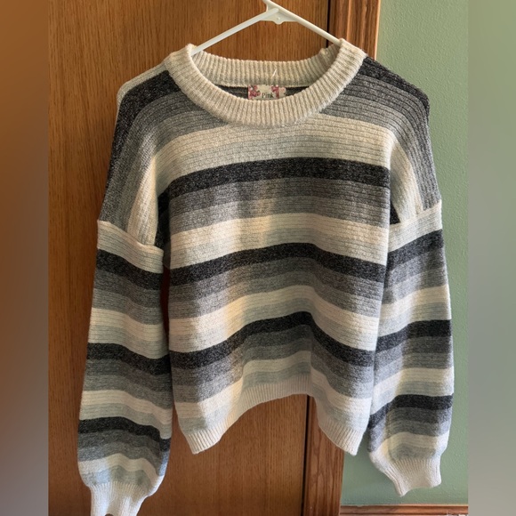 Pink Republic NWT size MEDIUM grey /white striped long sleeve sweater - Picture 1 of 4